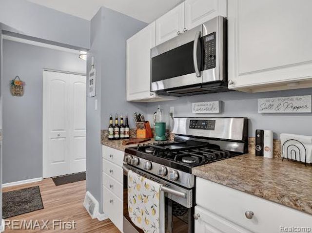 3740 Clintonville Road, Waterford, MI 48329