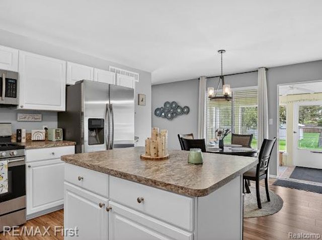 3740 Clintonville Road, Waterford, MI 48329