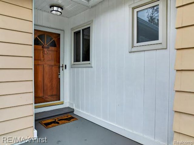 3740 Clintonville Road, Waterford, MI 48329