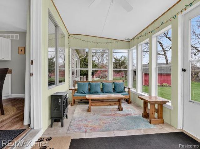 3740 Clintonville Road, Waterford, MI 48329