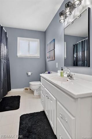 3740 Clintonville Road, Waterford, MI 48329