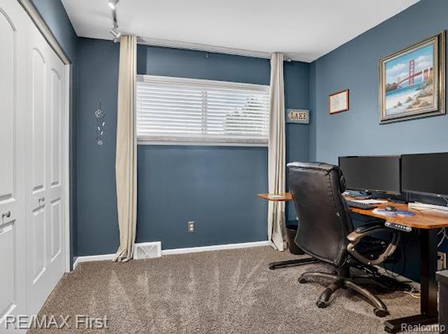 3740 Clintonville Road, Waterford, MI 48329