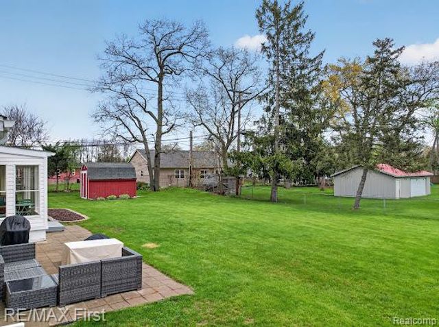 3740 Clintonville Road, Waterford, MI 48329