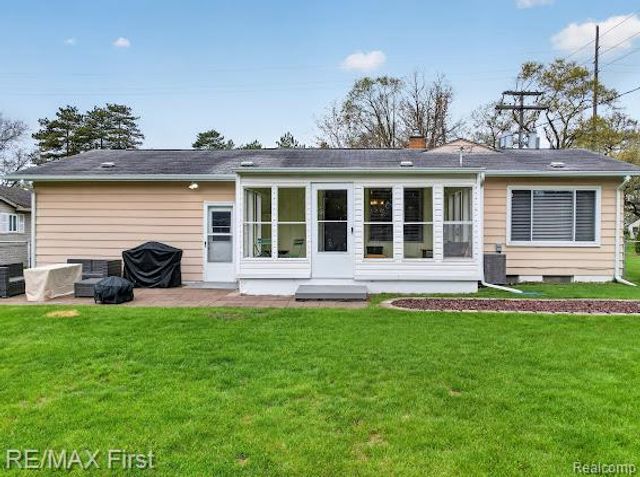 3740 Clintonville Road, Waterford, MI 48329