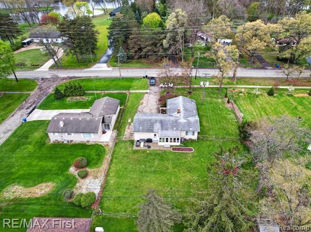 3740 Clintonville Road, Waterford, MI 48329