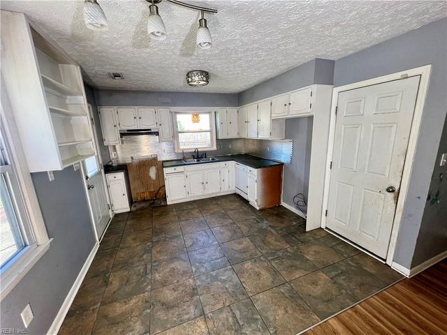 119 Admiral CT, Hampton, VA 23669