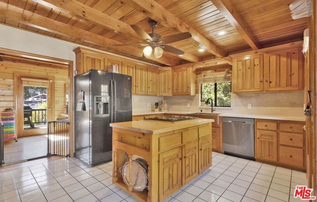 490 Lark Road, Wrightwood, CA 92397
