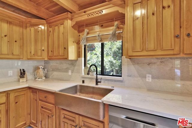 490 Lark Road, Wrightwood, CA 92397
