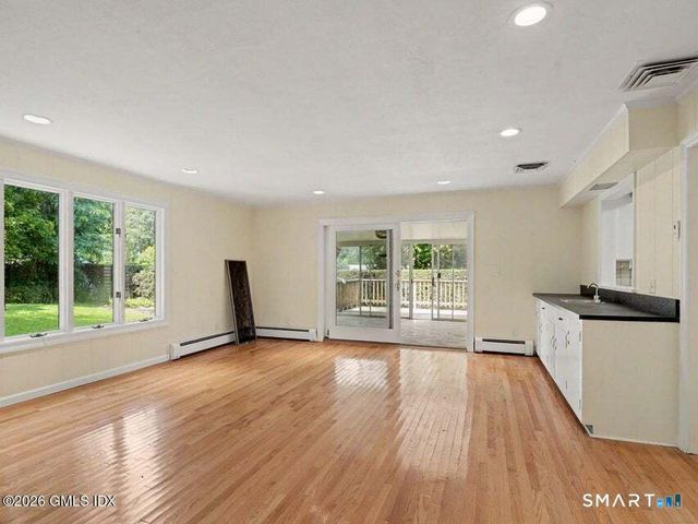 5 Raphael Place, Greenwich, CT 06878