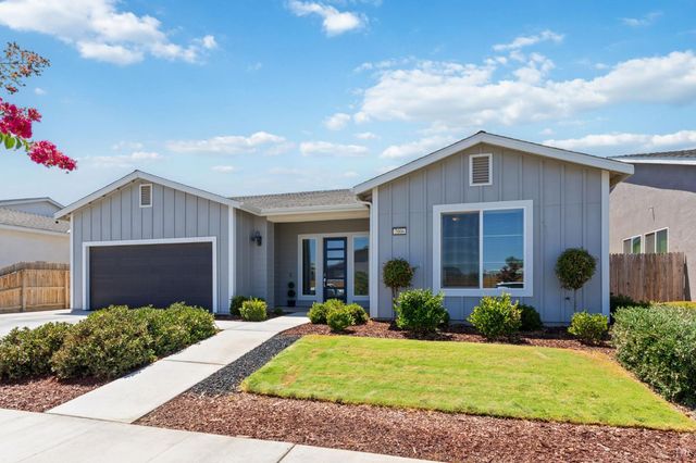 2006 N Sherman Street, Hanford, CA 93230