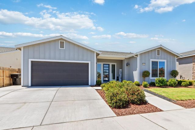 2006 N Sherman Street, Hanford, CA 93230