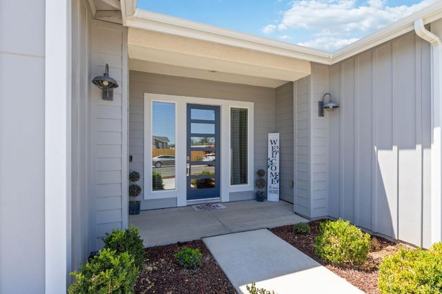 2006 N Sherman Street, Hanford, CA 93230