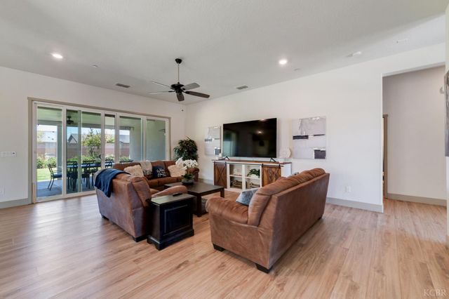 2006 N Sherman Street, Hanford, CA 93230