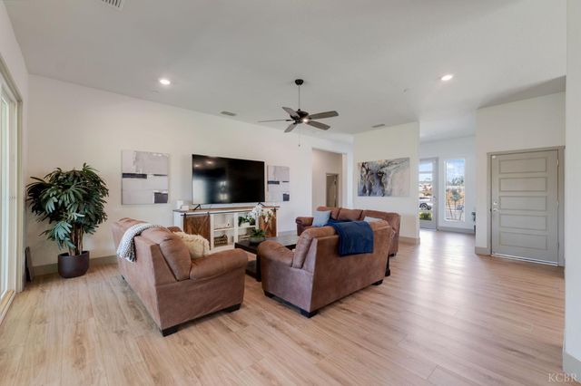 2006 N Sherman Street, Hanford, CA 93230