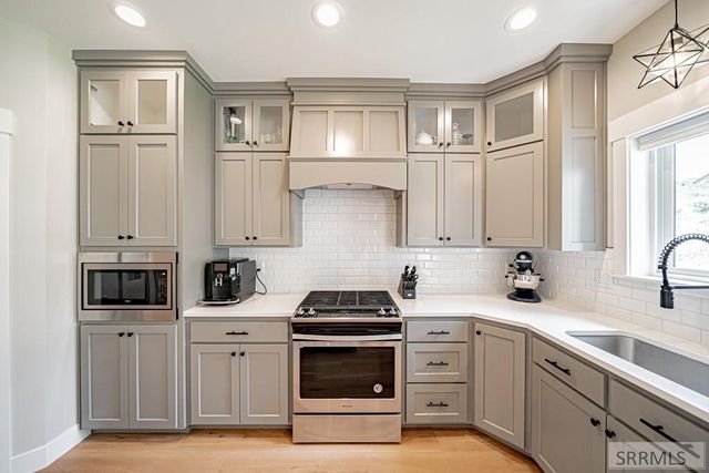 6330 E Middle Fork Road, Idaho Falls, ID 83406