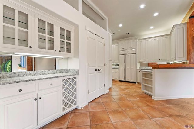 67 Jamestowne Ct, Baton Rouge, LA 70809