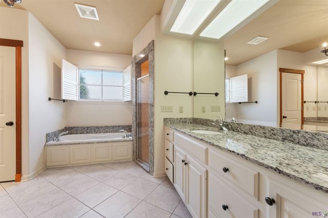 67 Jamestowne Ct, Baton Rouge, LA 70809