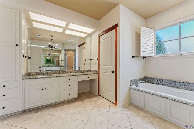 67 Jamestowne Ct, Baton Rouge, LA 70809