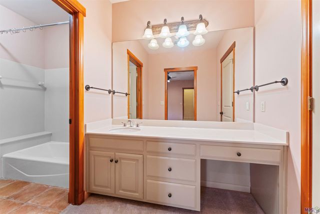 67 Jamestowne Ct, Baton Rouge, LA 70809