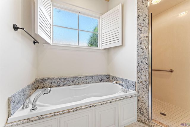 67 Jamestowne Ct, Baton Rouge, LA 70809