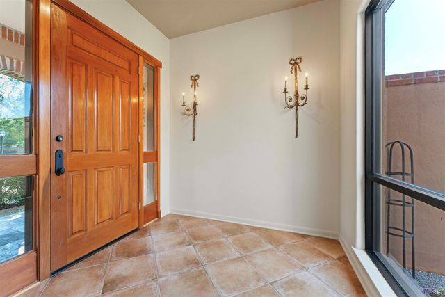 67 Jamestowne Ct, Baton Rouge, LA 70809