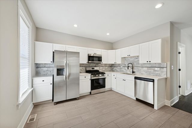 4845 W Potomac Avenue 2, Chicago, IL 60651
