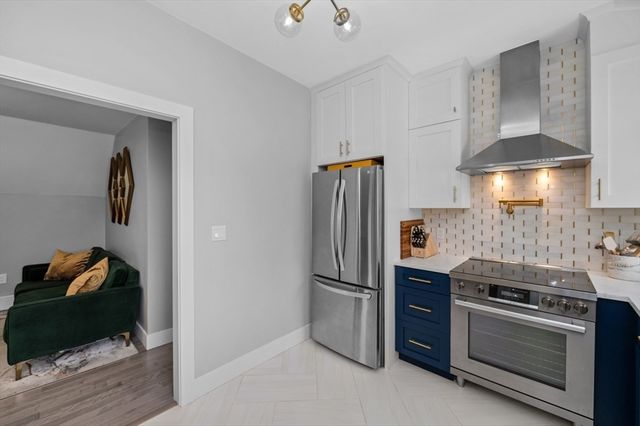139 Florence St 139, Boston, MA 02131
