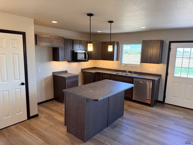 4070 MCINTOSH LN, Rapid City, SD 57703