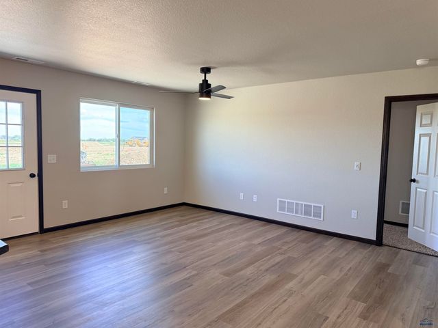 4070 MCINTOSH LN, Rapid City, SD 57703
