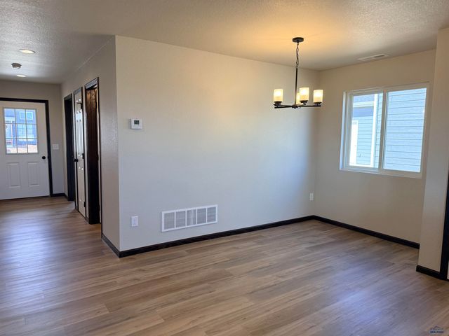 4070 MCINTOSH LN, Rapid City, SD 57703