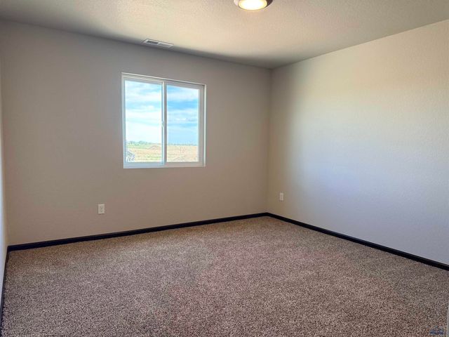 4070 MCINTOSH LN, Rapid City, SD 57703