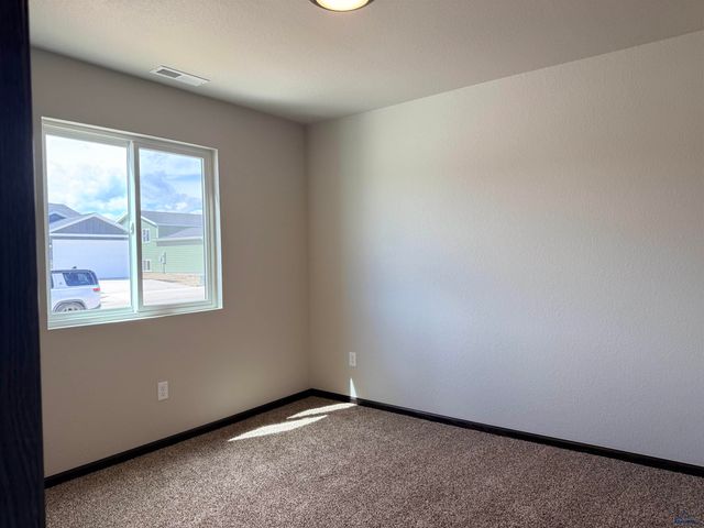 4070 MCINTOSH LN, Rapid City, SD 57703