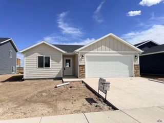 4070 MCINTOSH LN, Rapid City, SD 57703