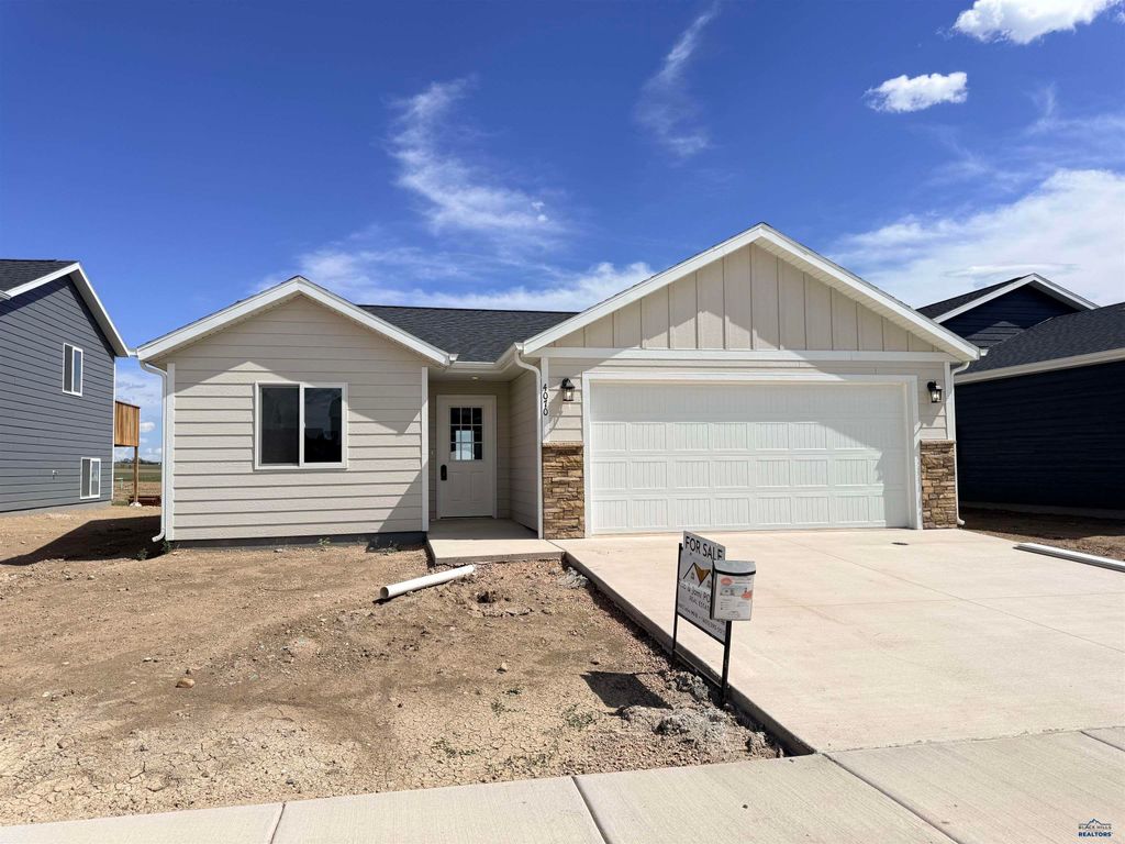 4070 MCINTOSH LN, Rapid City, SD 57703