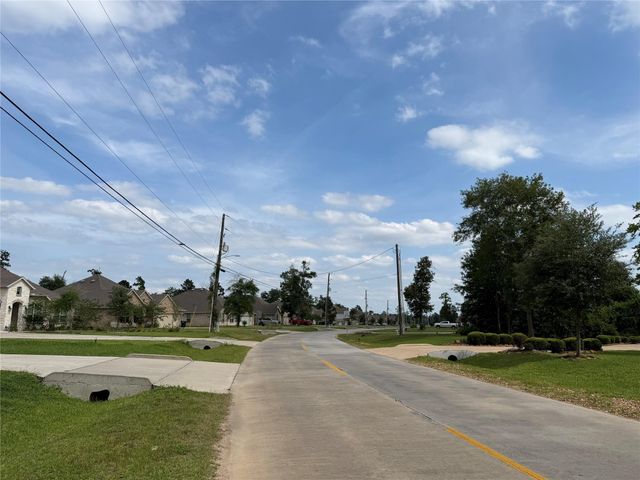 6218 Rolling Hills Road, Conroe, TX 77303