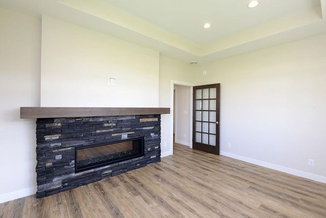 235 Emma Court, Mapleton, ND 58059