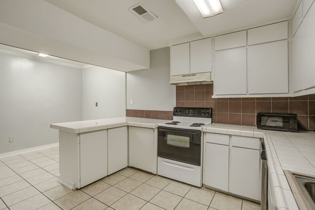 5201 Curzon Avenue 14, Fort Worth, TX 76107