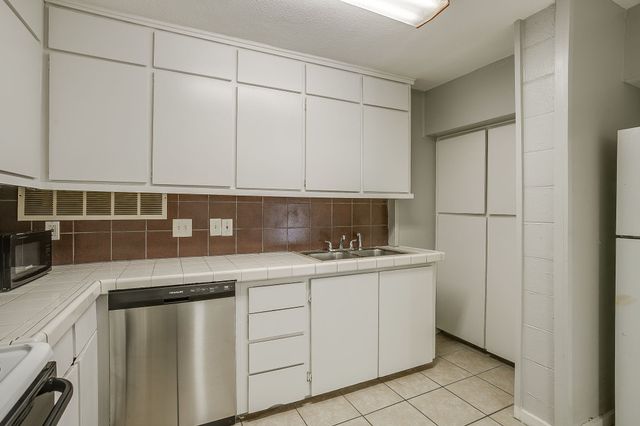 5201 Curzon Avenue 14, Fort Worth, TX 76107