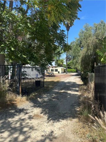 18060 Grand Avenue, Lake Elsinore, CA 92530