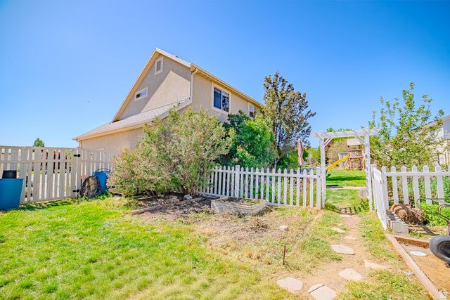 858 W MUSTANG CIR, Saratoga Springs, UT 84045