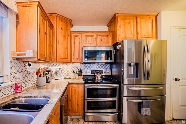 858 W MUSTANG CIR, Saratoga Springs, UT 84045