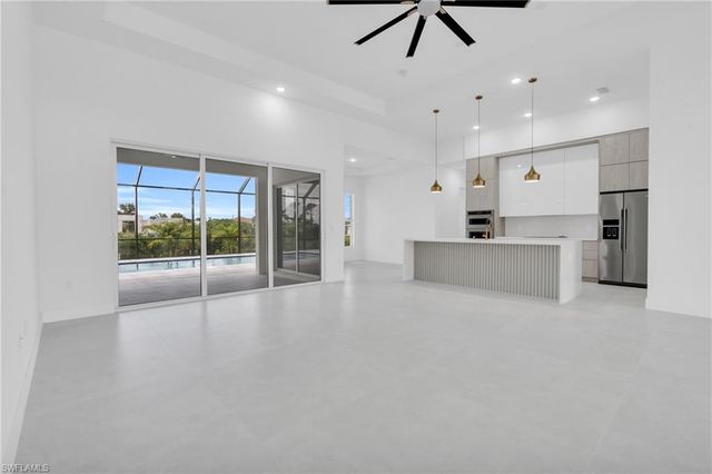 264 W Pine Valley LN, Rotonda West, FL 33947