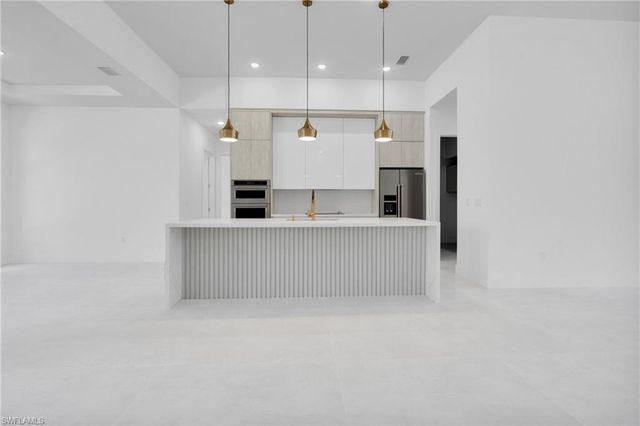 264 W Pine Valley LN, Rotonda West, FL 33947