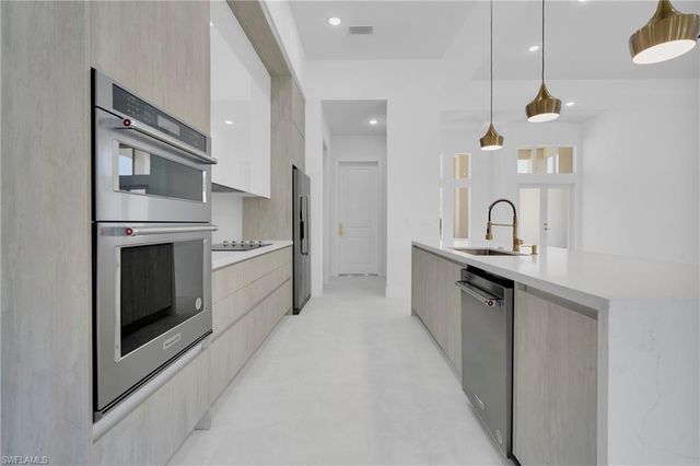 264 W Pine Valley LN, Rotonda West, FL 33947