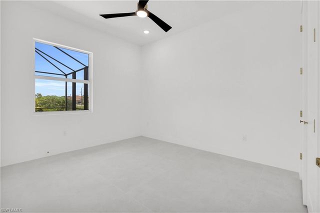 264 W Pine Valley LN, Rotonda West, FL 33947