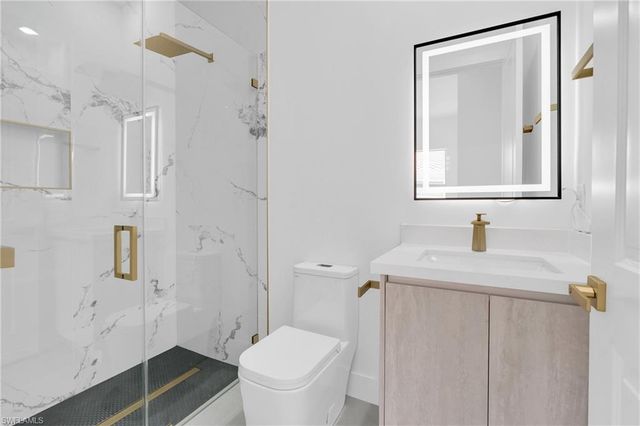 264 W Pine Valley LN, Rotonda West, FL 33947