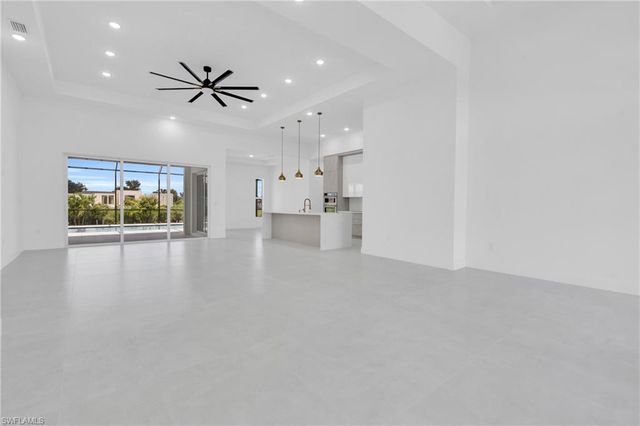 264 W Pine Valley LN, Rotonda West, FL 33947