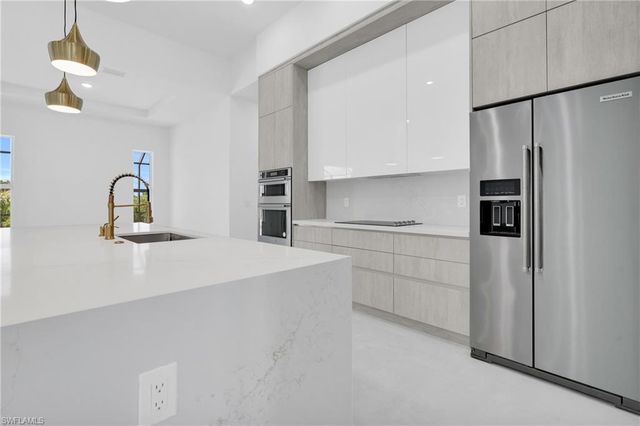 264 W Pine Valley LN, Rotonda West, FL 33947