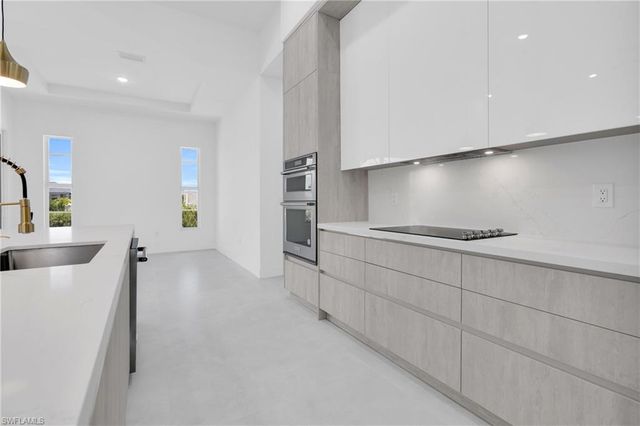 264 W Pine Valley LN, Rotonda West, FL 33947