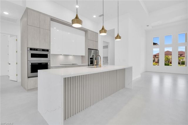 264 W Pine Valley LN, Rotonda West, FL 33947